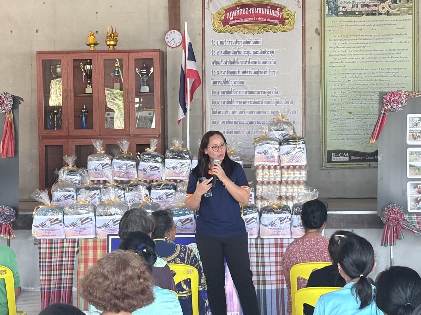 title - วันที่ 3 กุมภาพันธ์ 2569 นายเศรษฐเกียรติ กระจ่างวงษ์ เลขาธิการสำนักงานการปฏิรูปที่ดินเพื่อเกษตรกรรม    (ส.ป.ก.) มอบหมายให้สำนักงานการปฏิรูปที่ดินจังหวัดบุรีรัมย์ (ส.ป.ก.บุรีรัมย์) ดำเนินการมอบสิ่งของช่วยเหลือผู้ได้รับผลกระทบจากเหตุการณ์ความไม่สงบบริเวณแนวชายแดนไทย–กัมพูชาโดยนายประเสริฐ กาญจนเกียรติกุล ปฏิรูปที่ดินจังหวัดบุรีรัมย์ พร้อมด้วยเจ้าหน้าที่ ส.ป.ก.บุรีรัมย์ ได้ลงพื้นที่ตรวจเยี่ยม และมอบสิ่งของอุปโภคบริโภคเพื่อบรรเทาความเดือดร้อนให้แก่ผู้ได้รับผลกระทบในพื้นที่ ตำบลจันทบเพชร อำเภอบ้านกรวด จังหวัดบุรีรัมย์